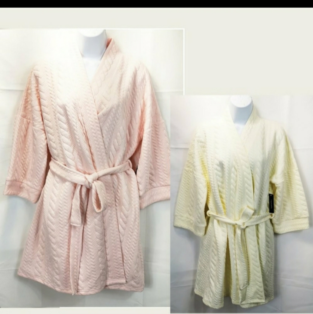 🚩🚩FINAL SALE 🚩🚩Tahari Bath robe - Picture 2 of 8